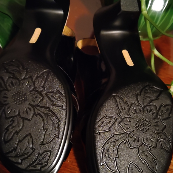 Softspots Neima Patent Leather Heel Size 9 WW - Picture 4 of 5